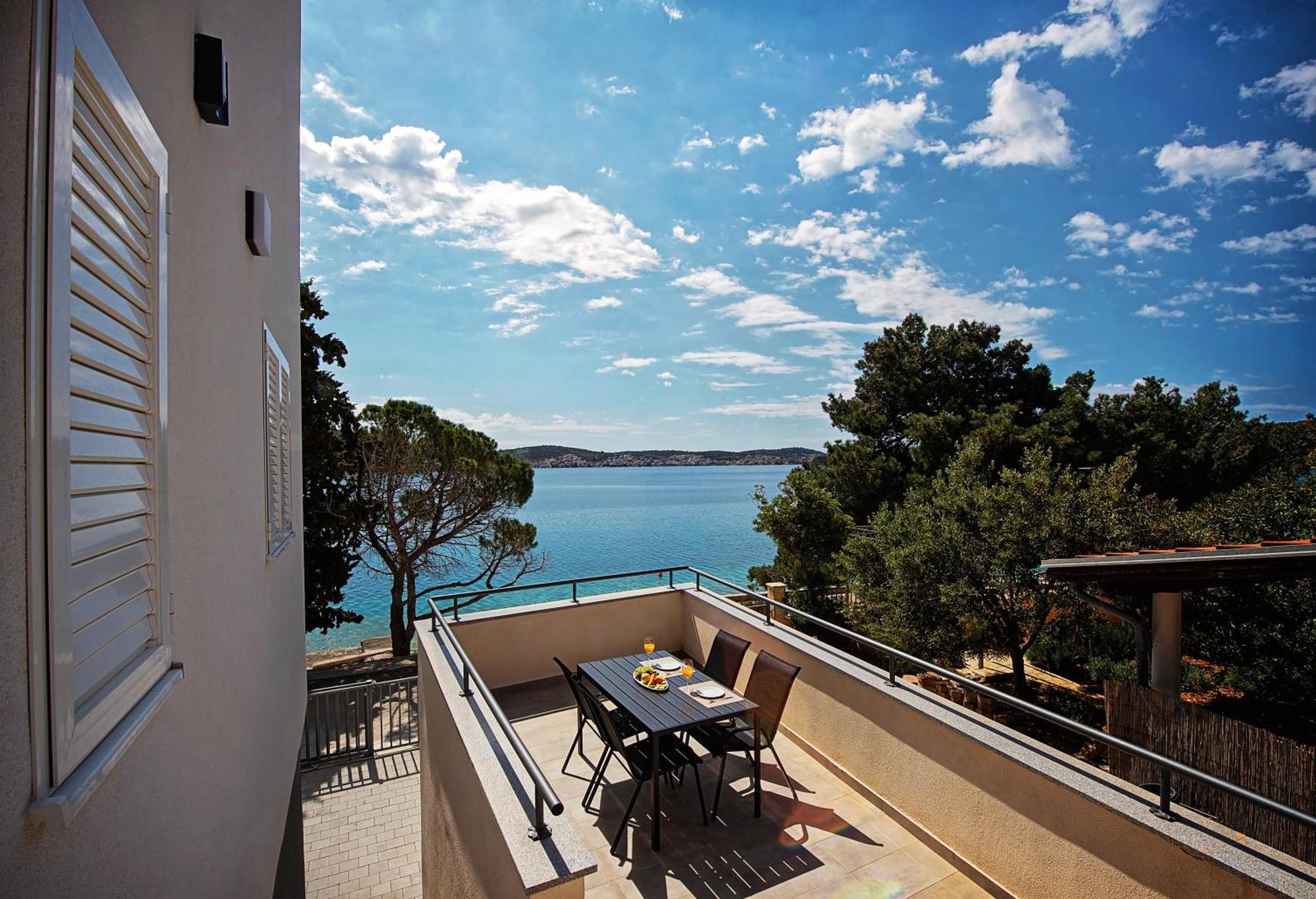 Sea Front Apartments Ivana Rogoznica  Exterior photo