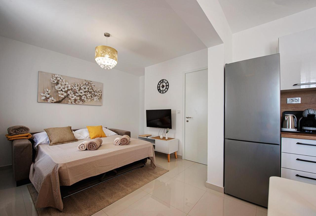 Sea Front Apartments Ivana Rogoznica  Exterior photo