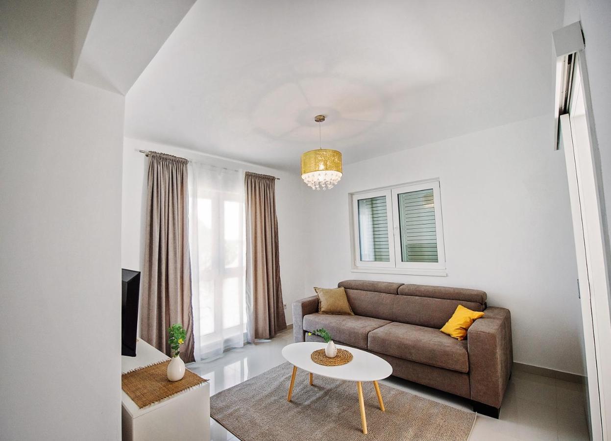 Sea Front Apartments Ivana Rogoznica  Exterior photo